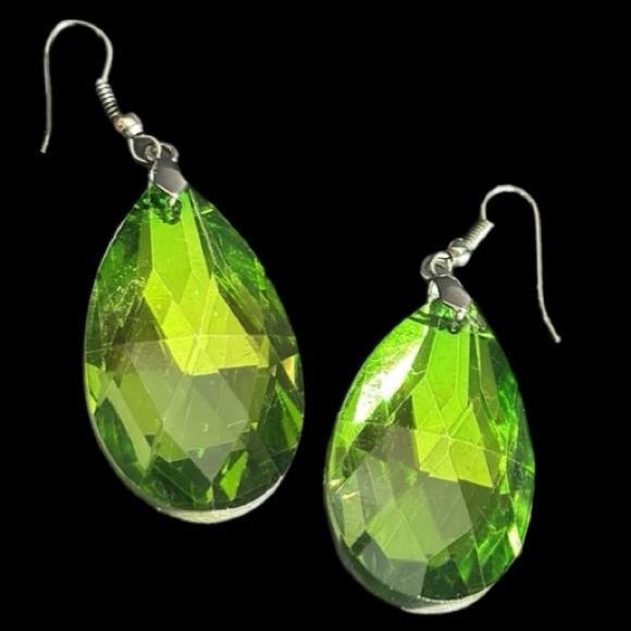 Source Unknown Jewelry - SOLDGreen Faceted Glass Teardrop Earrings